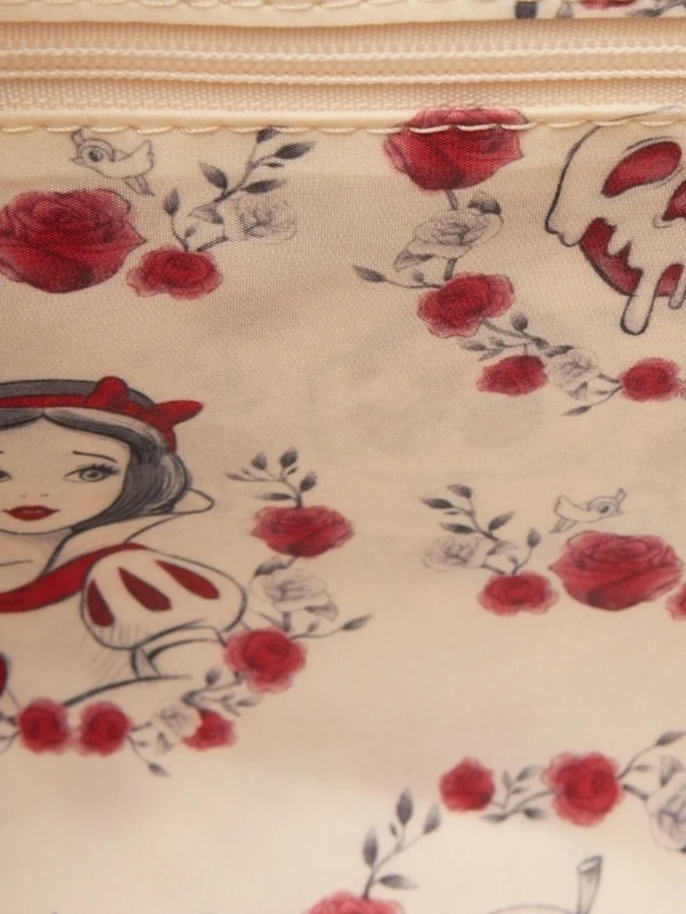 Loungefly Disney Snow White White Roses Tote Crossbody Bag Exclusive NWT - Picture 6 of 7
